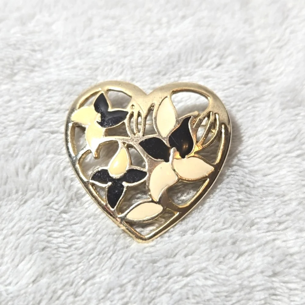 #437 VINTAGE Heart gold tone brooch - Picture 1 of 5